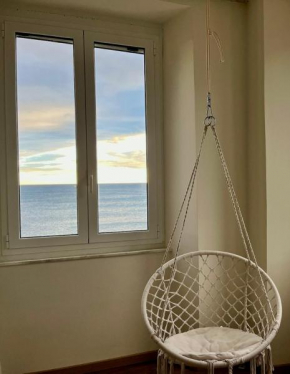 Charming Beach Flat with Seaview Genova